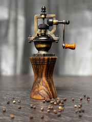 Pfeffermühle aus Schwarznuss