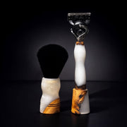 Rasierer mit 5 Klingen Aufsatz und Rasierpinsel