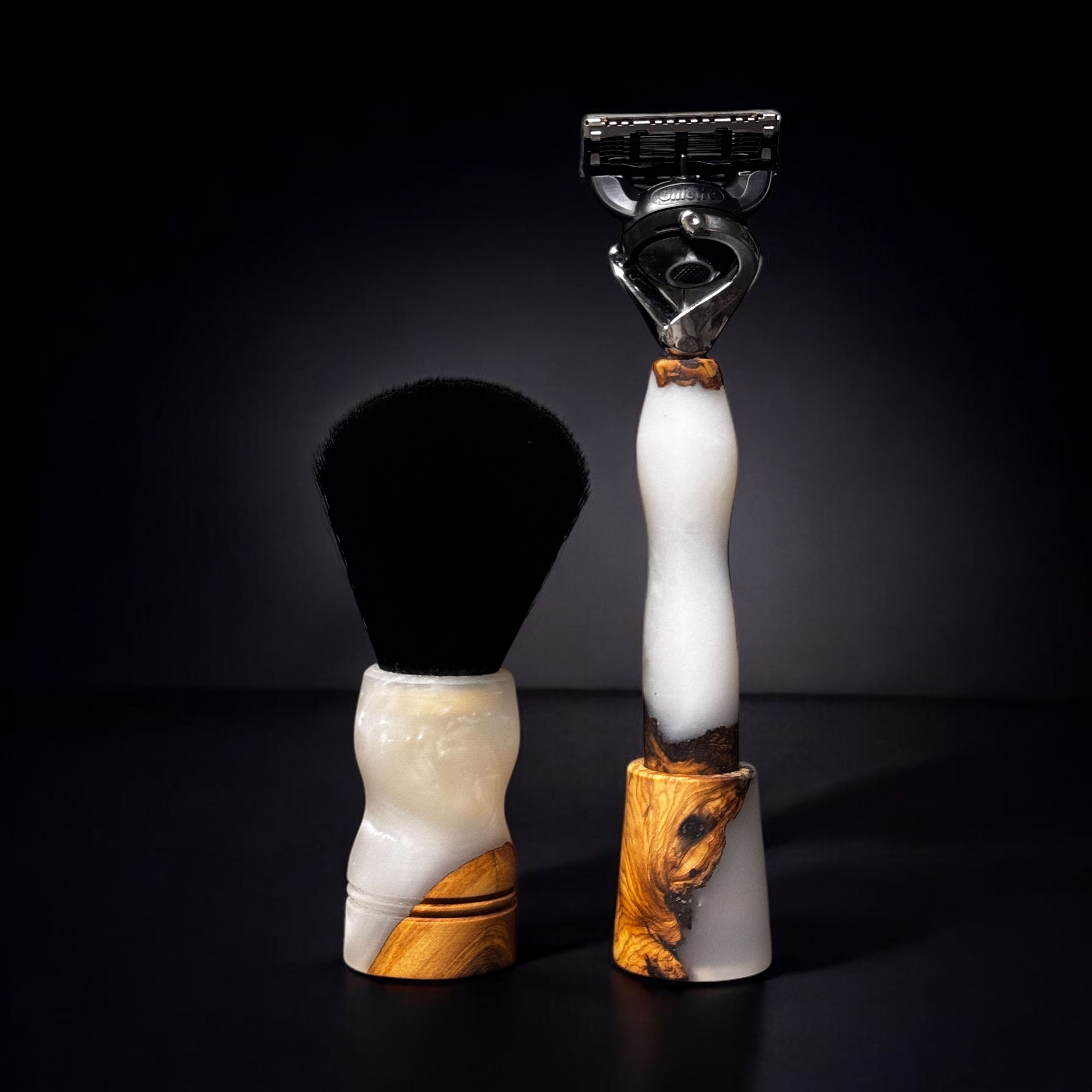 Rasierer mit 5 Klingen Aufsatz und Rasierpinsel